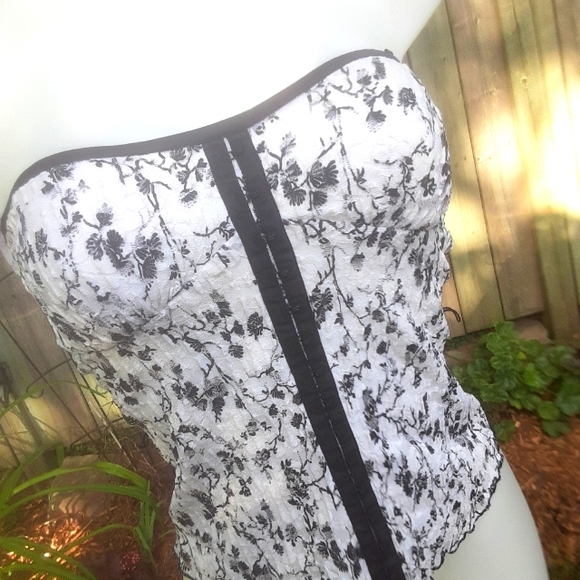Size Xs le chateau lace floral faux corset - Picture 8 of 15